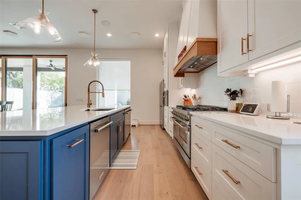 907 W 43rd Street Houston, TX 77018