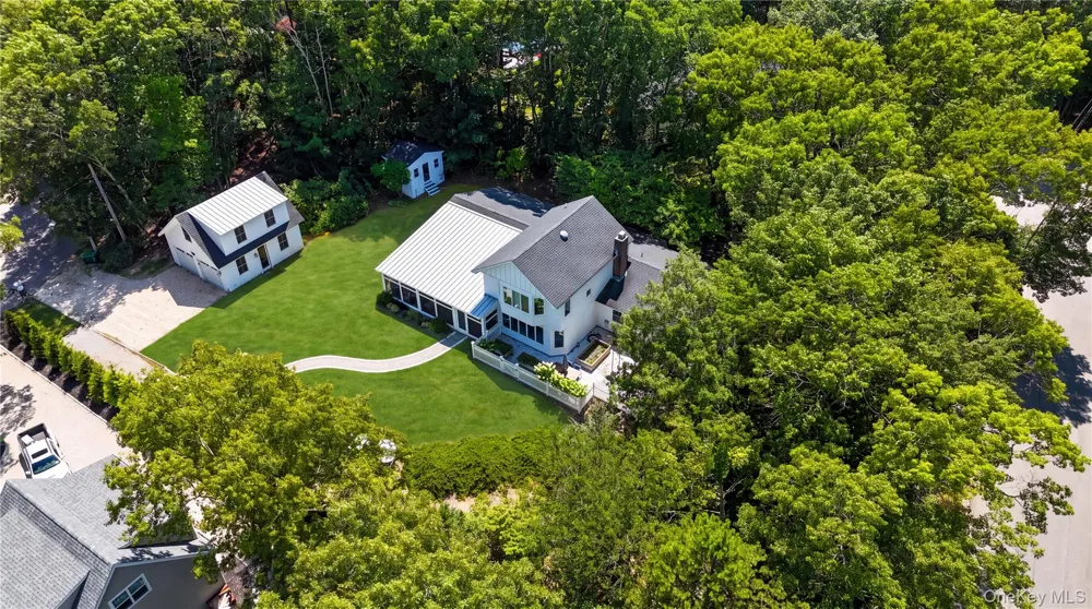 36 Breezy Drive Sag Harbor, NY 11963
