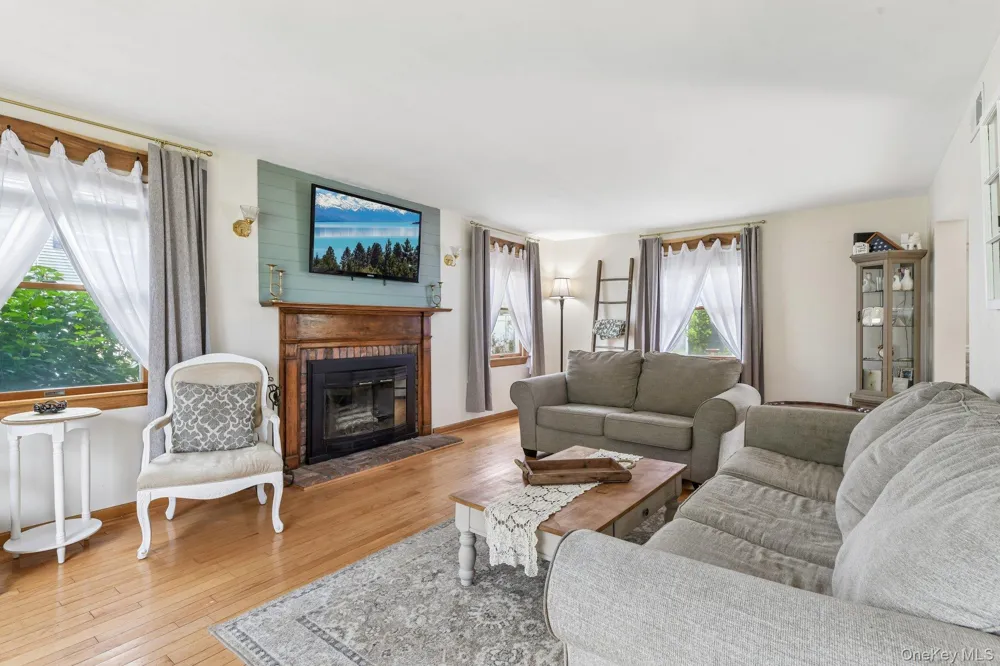 21 Manchester Lane Stony Brook, NY 11790
