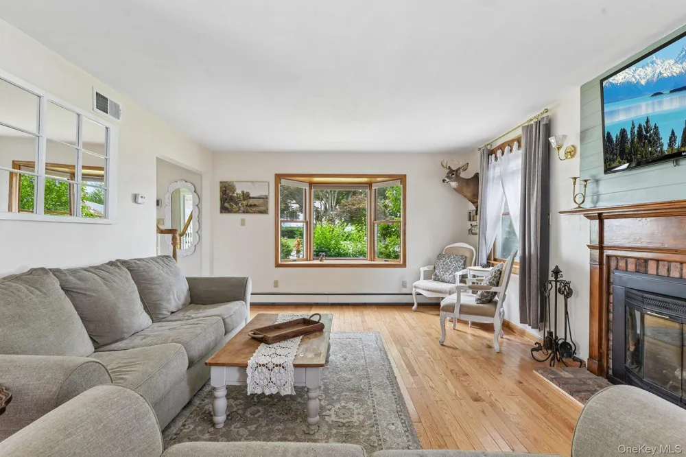 21 Manchester Lane Stony Brook, NY 11790
