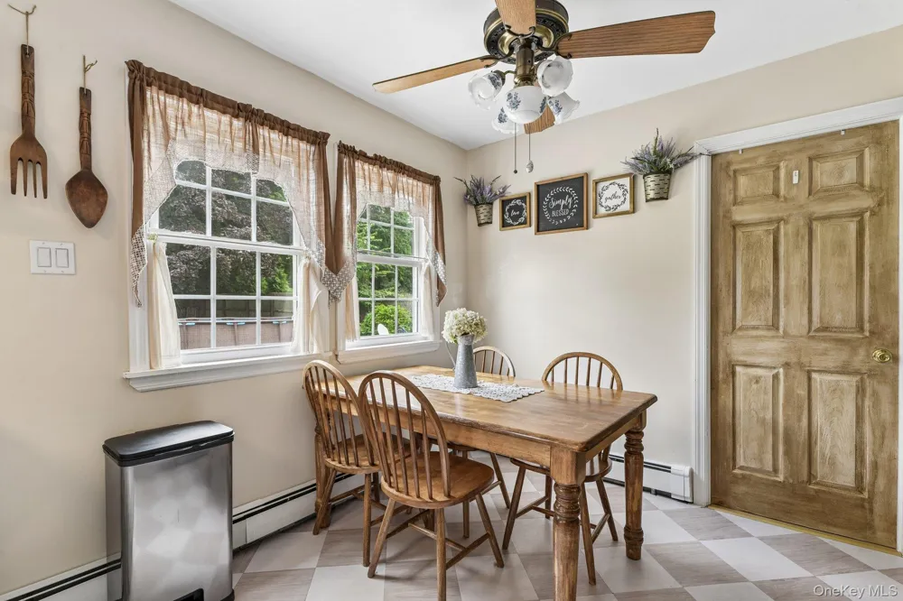 21 Manchester Lane Stony Brook, NY 11790
