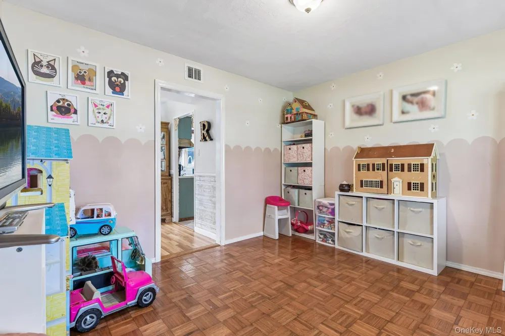 21 Manchester Lane Stony Brook, NY 11790