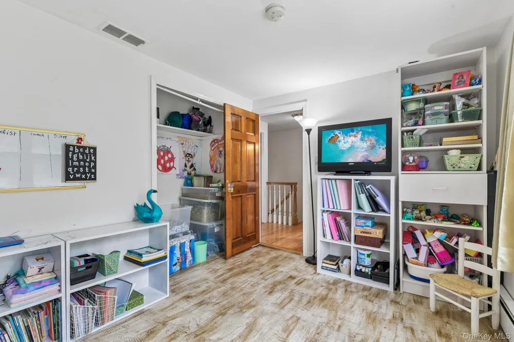 21 Manchester Lane Stony Brook, NY 11790