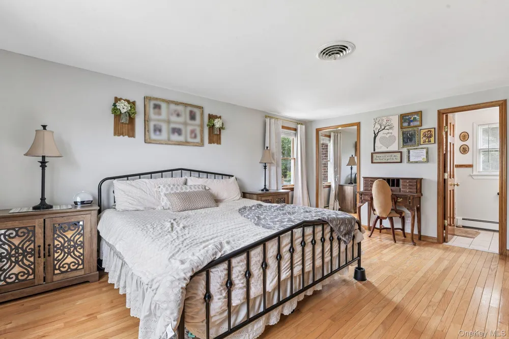21 Manchester Lane Stony Brook, NY 11790