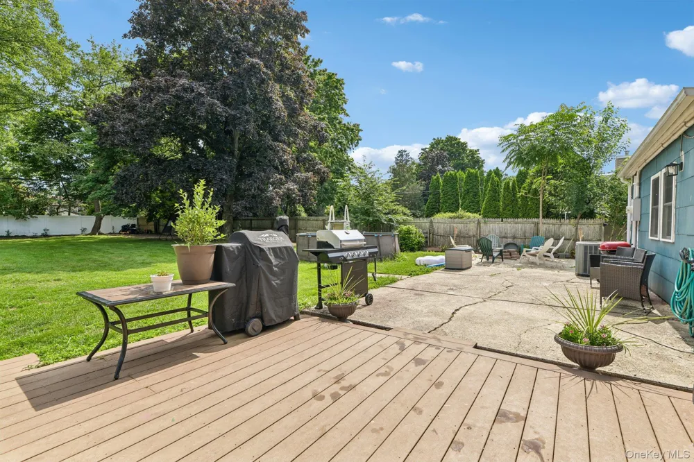21 Manchester Lane Stony Brook, NY 11790