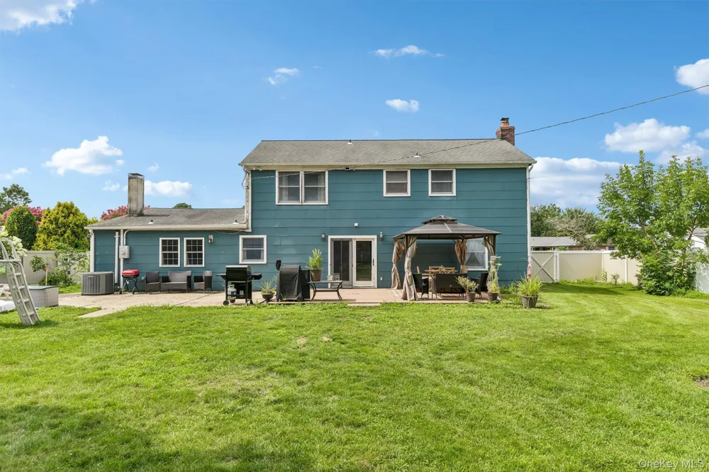 21 Manchester Lane Stony Brook, NY 11790