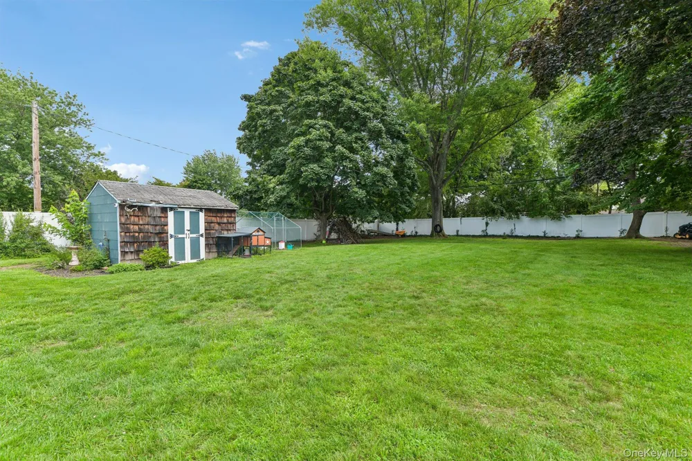 21 Manchester Lane Stony Brook, NY 11790