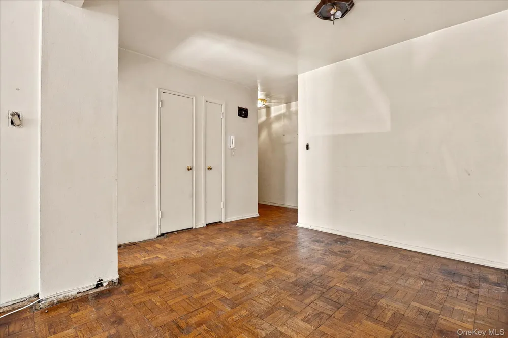 80-35 Springfield Blvd #1M Queens Village, NY 11427