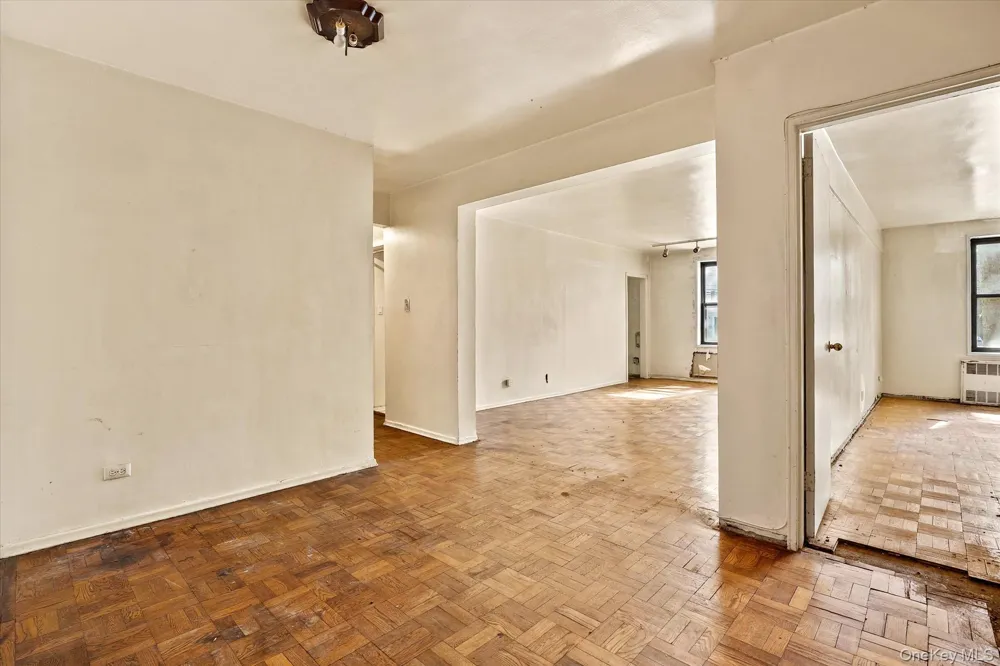 80-35 Springfield Blvd #1M Queens Village, NY 11427