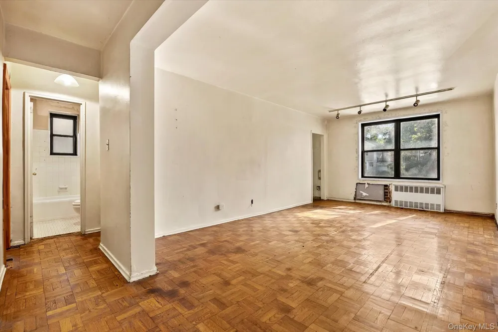 80-35 Springfield Blvd #1M Queens Village, NY 11427