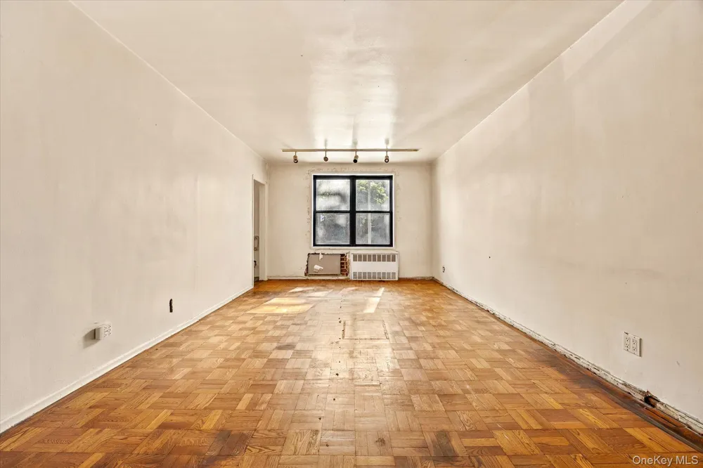 80-35 Springfield Blvd #1M Queens Village, NY 11427