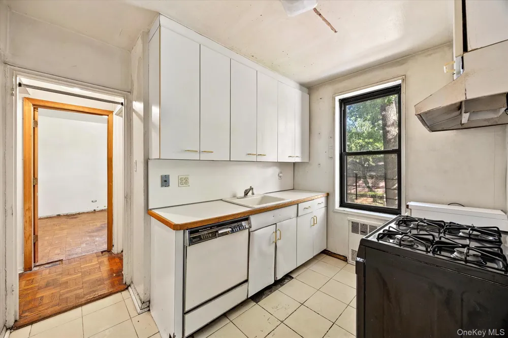80-35 Springfield Blvd #1M Queens Village, NY 11427