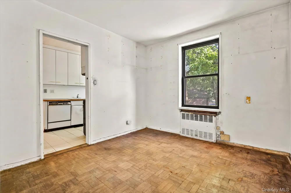 80-35 Springfield Blvd #1M Queens Village, NY 11427
