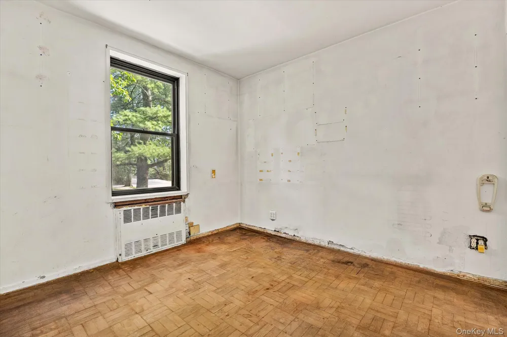 80-35 Springfield Blvd #1M Queens Village, NY 11427