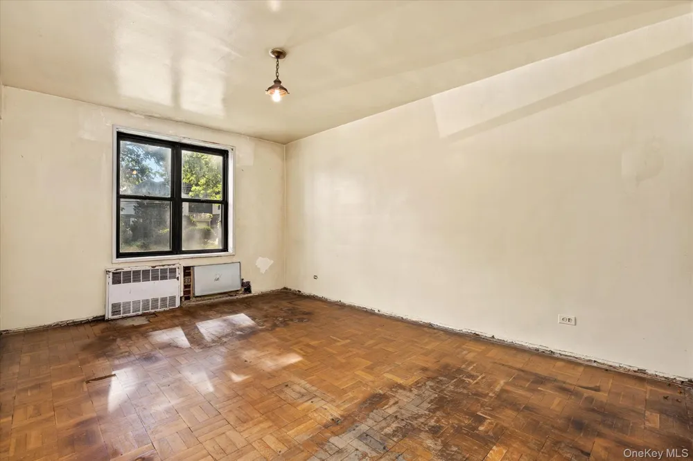 80-35 Springfield Blvd #1M Queens Village, NY 11427