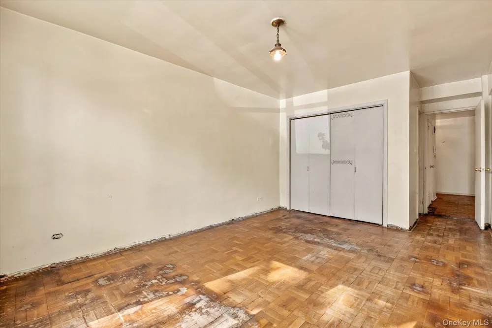 80-35 Springfield Blvd #1M Queens Village, NY 11427