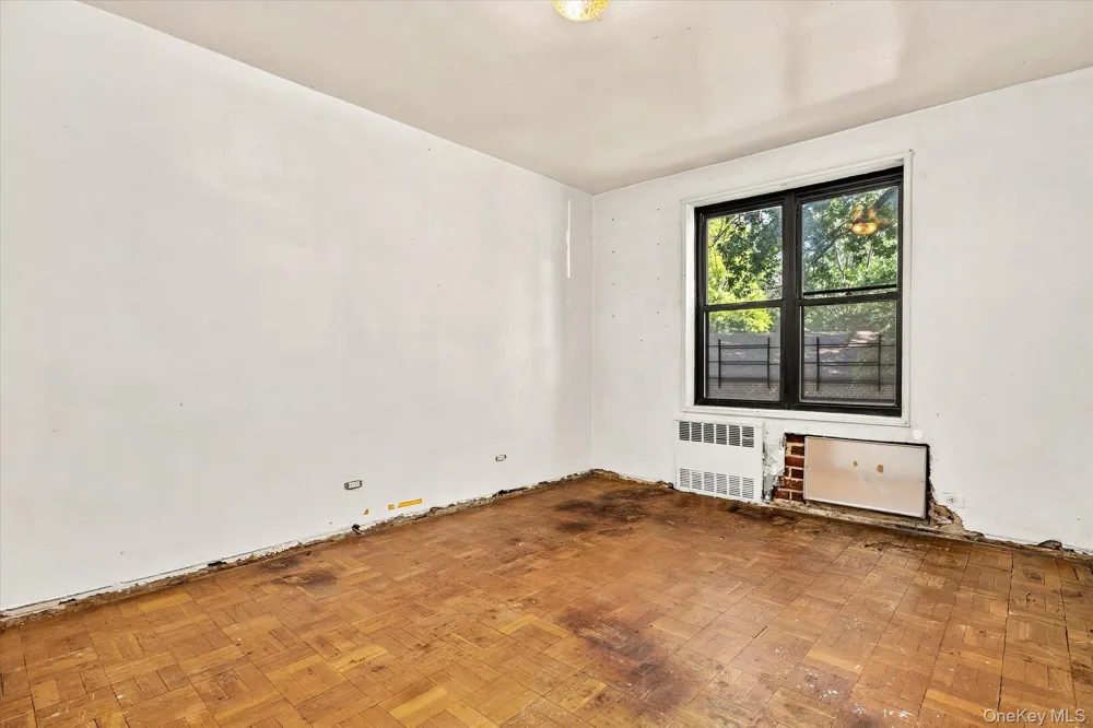 80-35 Springfield Blvd #1M Queens Village, NY 11427