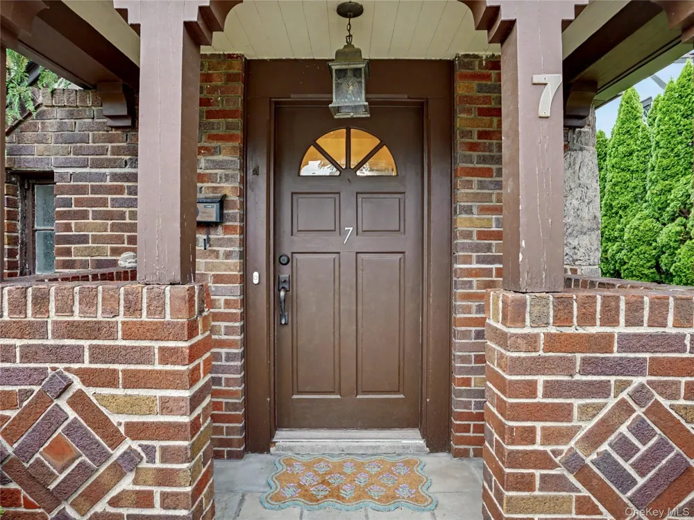 7 Huntwood Place Mount Vernon, NY 10552