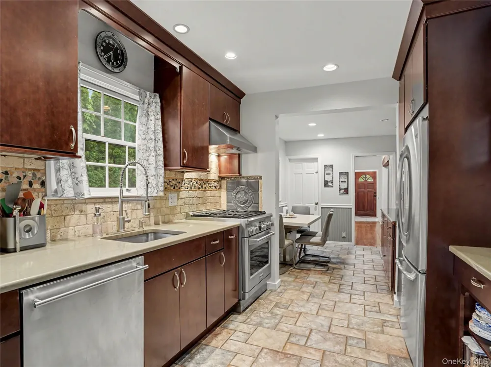 7 Huntwood Place Mount Vernon, NY 10552