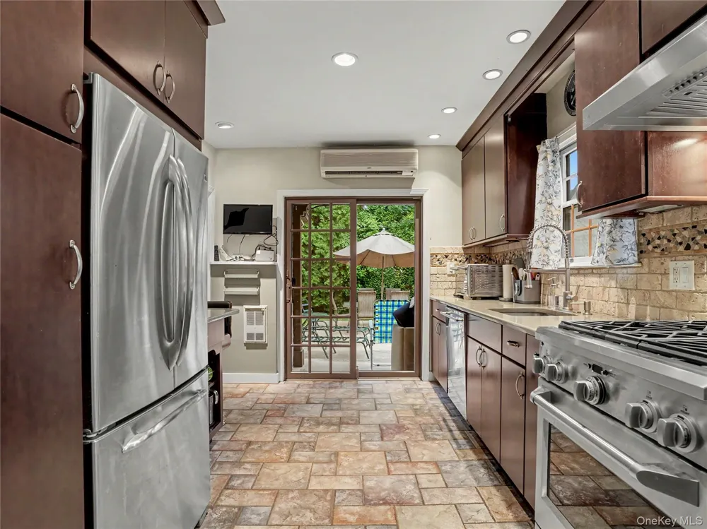 7 Huntwood Place Mount Vernon, NY 10552
