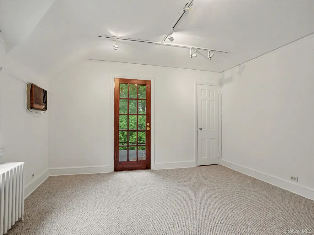 7 Huntwood Place Mount Vernon, NY 10552