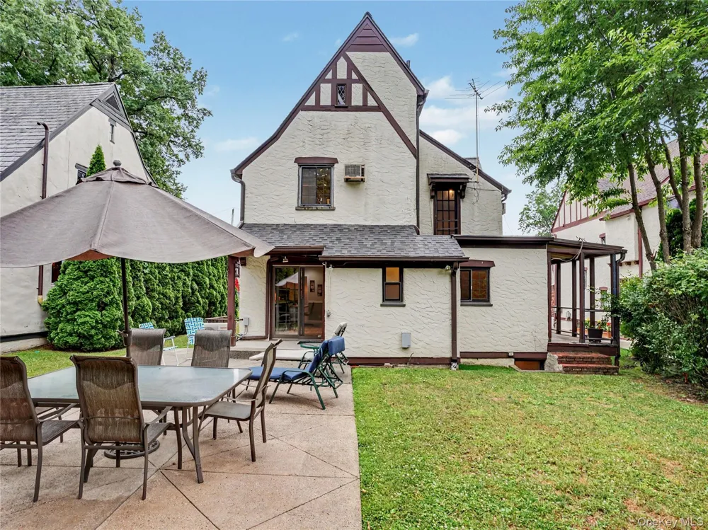 7 Huntwood Place Mount Vernon, NY 10552