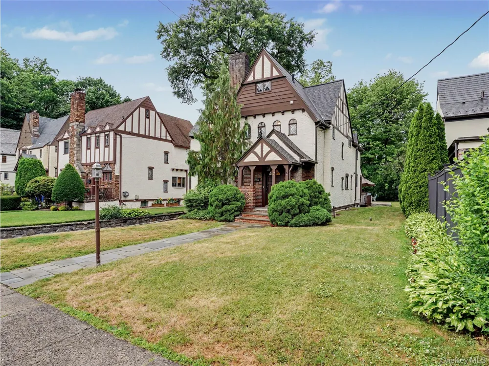 7 Huntwood Place Mount Vernon, NY 10552