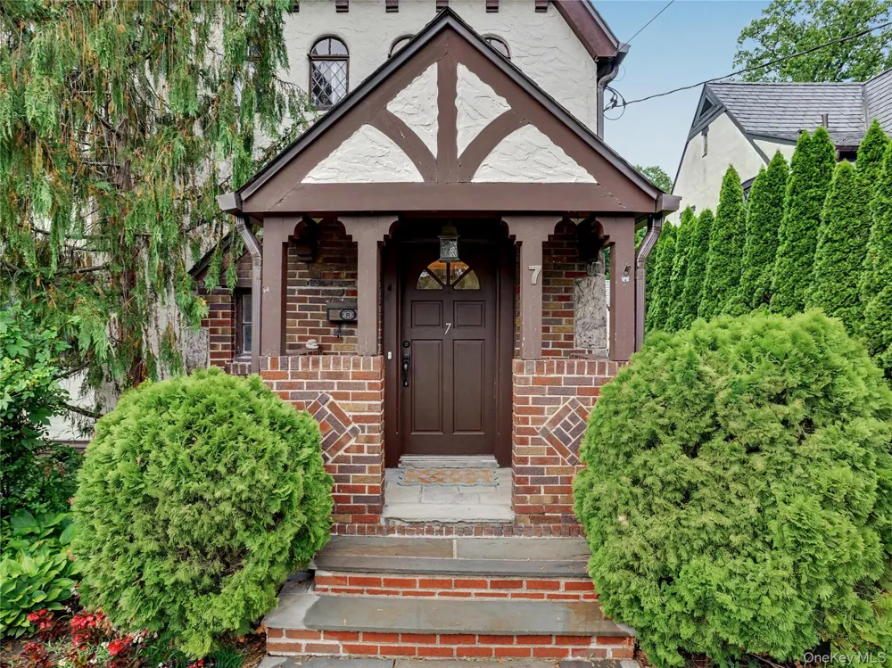 7 Huntwood Place Mount Vernon, NY 10552
