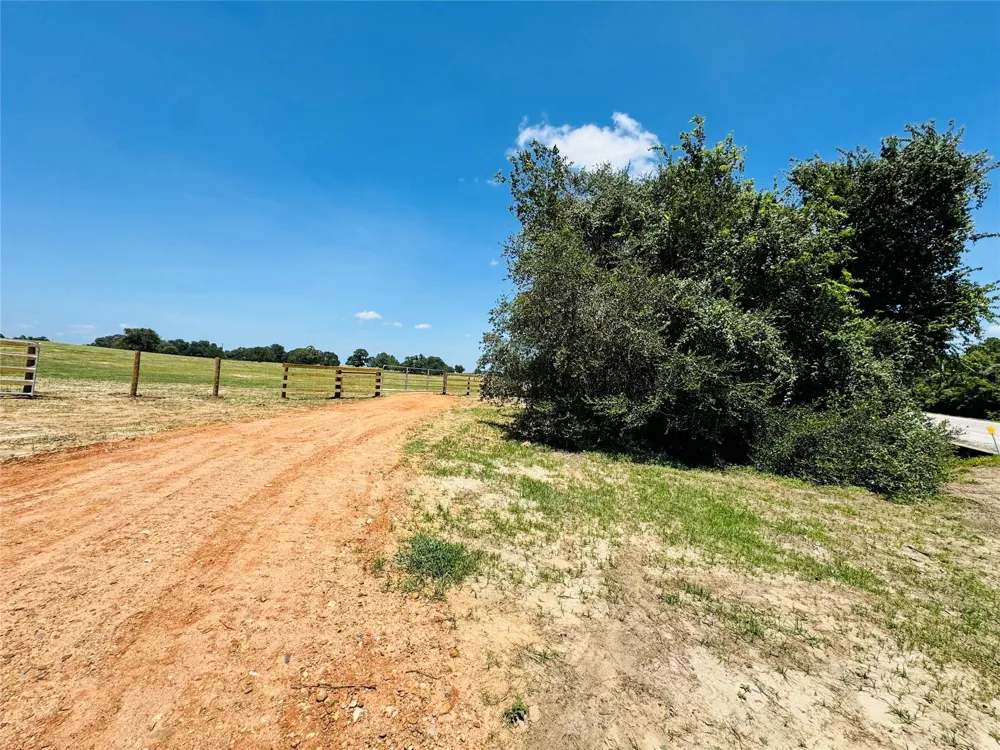 9821 W Us Hwy 90 Flatonia, TX 78941
