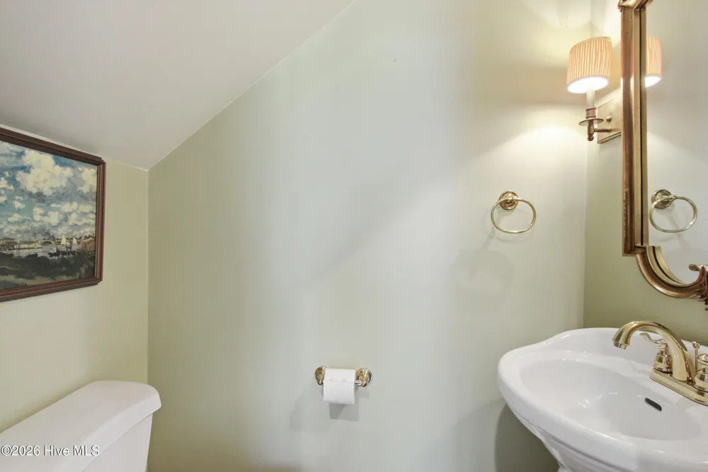 1107 Country Club Drive Trent Woods, NC 28562