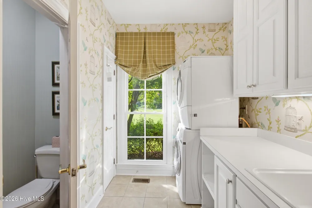 1107 Country Club Drive Trent Woods, NC 28562