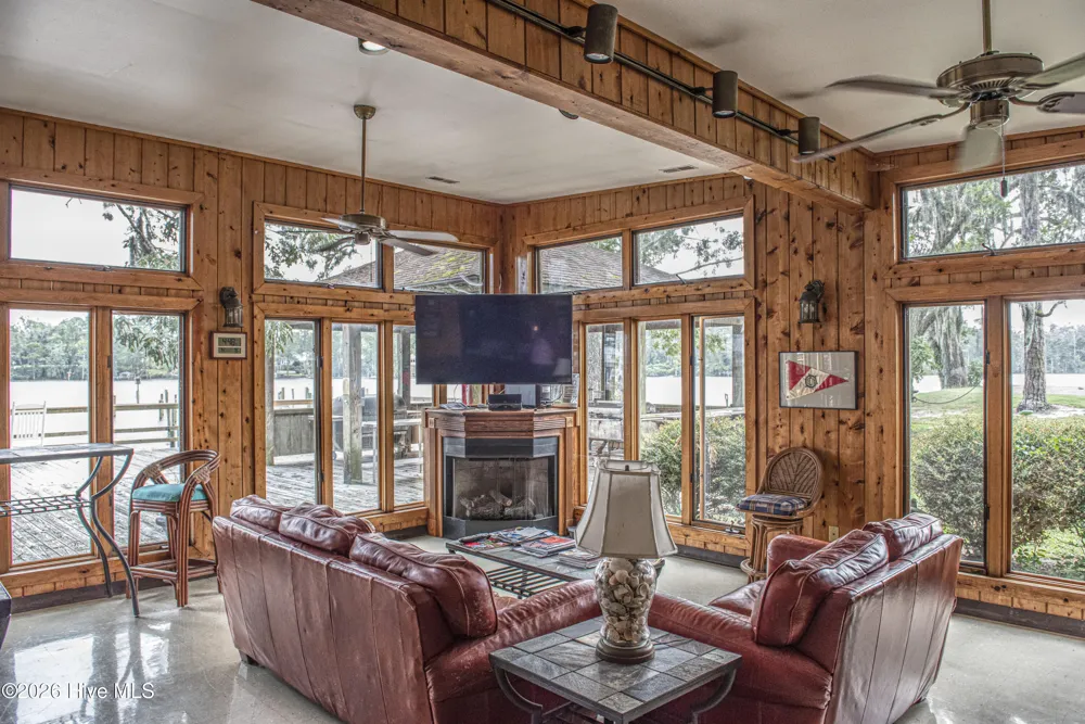 1107 Country Club Drive Trent Woods, NC 28562