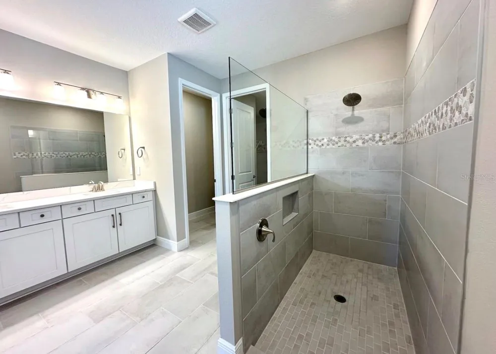 2122 DIVOT DRIVE Daytona Beach, FL 32124