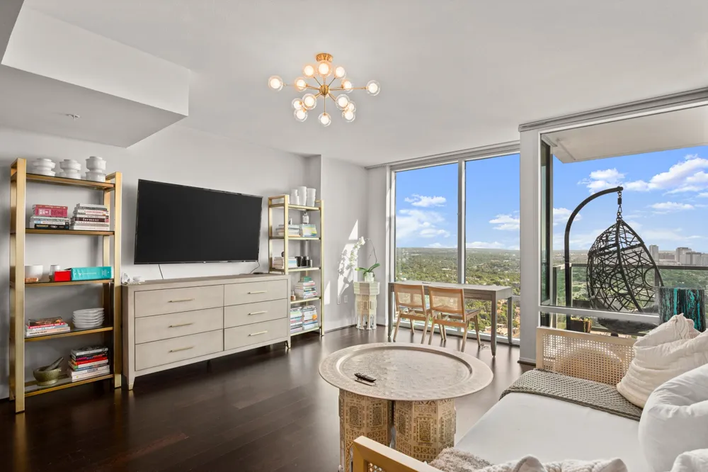 300 Bowie Street #3806 Austin, TX 78703