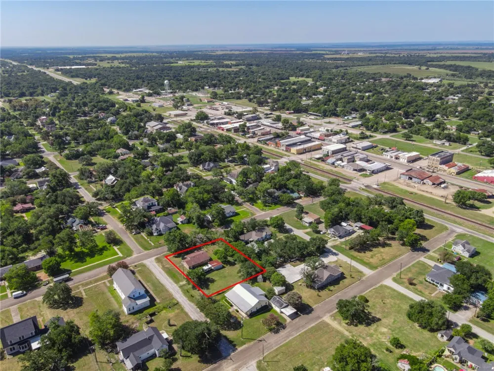 307 E Barton Street Calvert, TX 77837