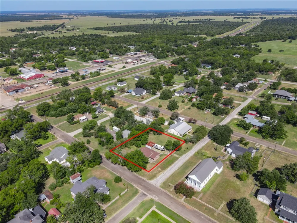307 E Barton Street Calvert, TX 77837
