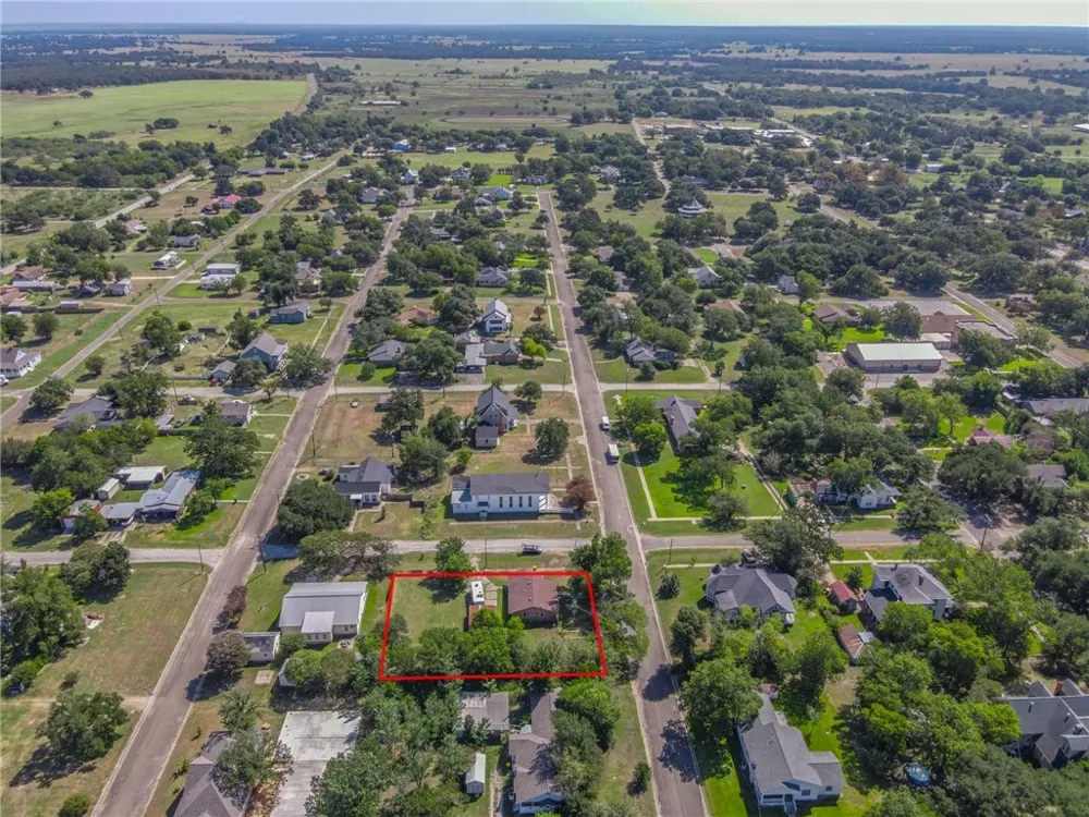 307 E Barton Street Calvert, TX 77837