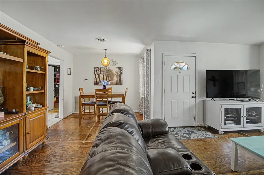 307 E Barton Street Calvert, TX 77837