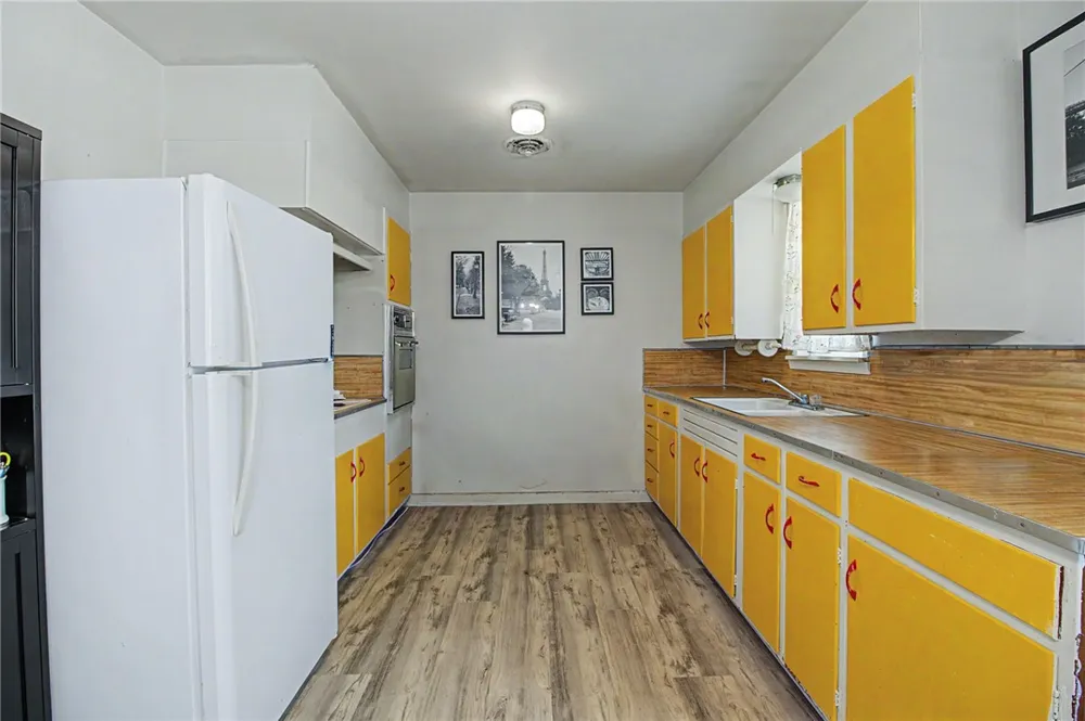 307 E Barton Street Calvert, TX 77837