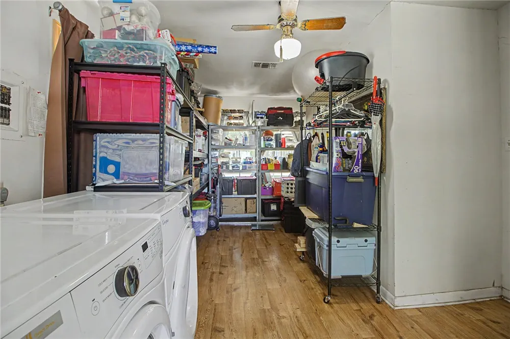 307 E Barton Street Calvert, TX 77837