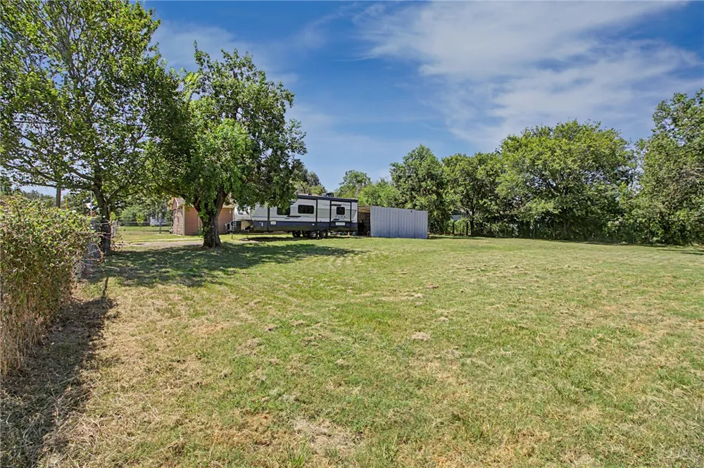 307 E Barton Street Calvert, TX 77837