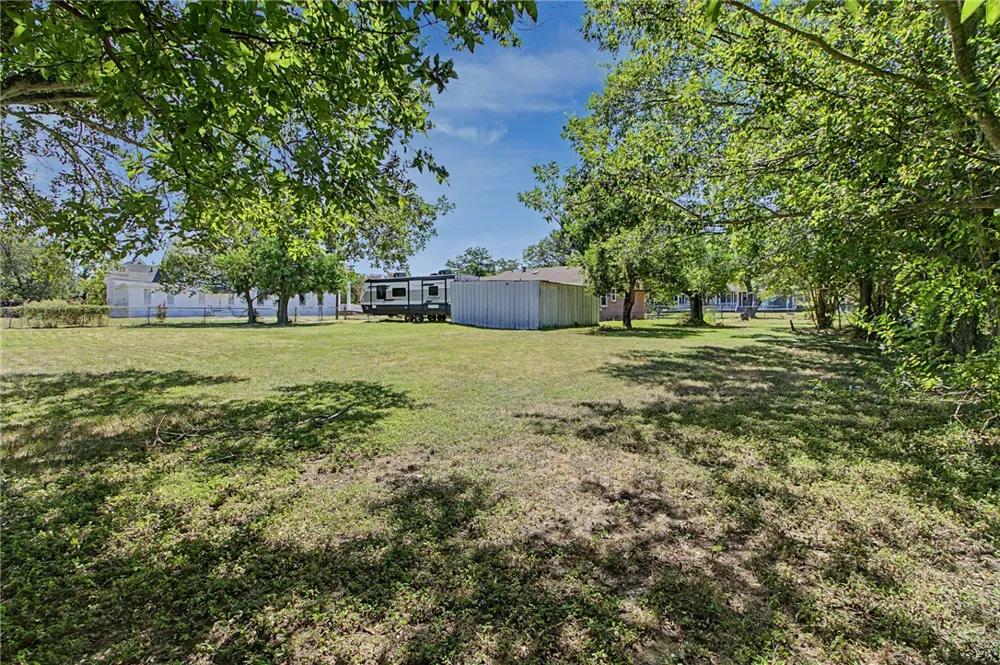 307 E Barton Street Calvert, TX 77837