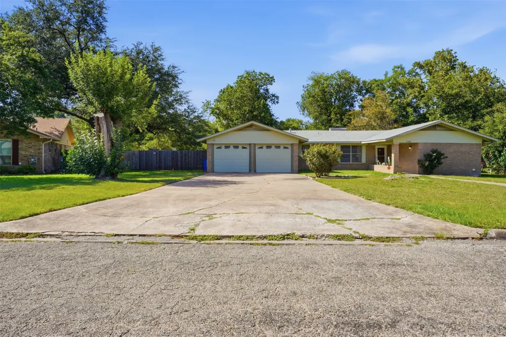 1609 Tammi Lane Taylor, TX 76574