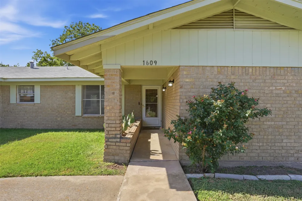 1609 Tammi Lane Taylor, TX 76574
