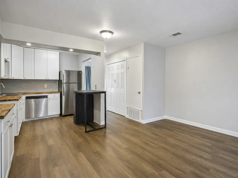 1221 W Hopkins Street #2 San Marcos, TX 78666