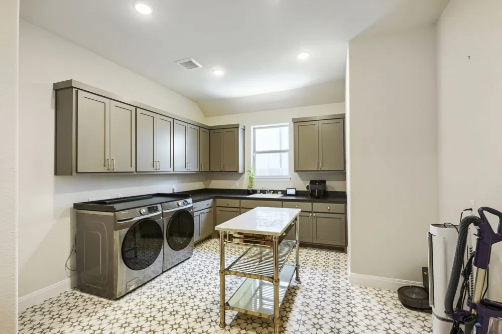 342 Bridge Water Loop Dripping Springs, TX 78620