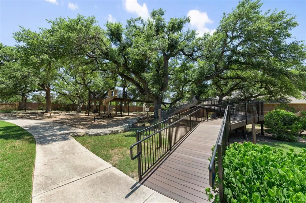 342 Bridge Water Loop Dripping Springs, TX 78620