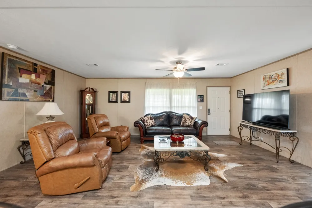 7092 FM 621 Martindale, TX 78655