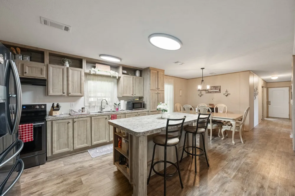 7092 FM 621 Martindale, TX 78655