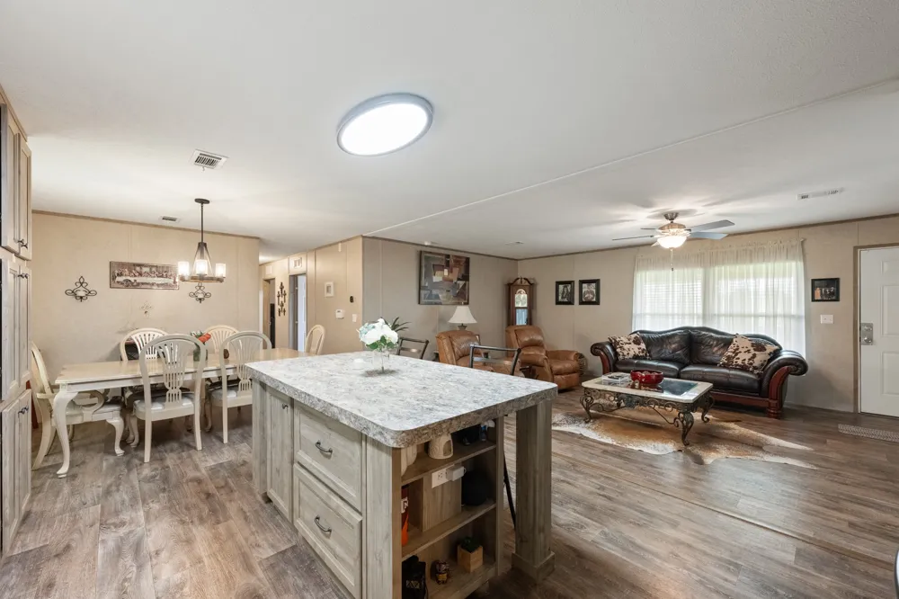 7092 FM 621 Martindale, TX 78655
